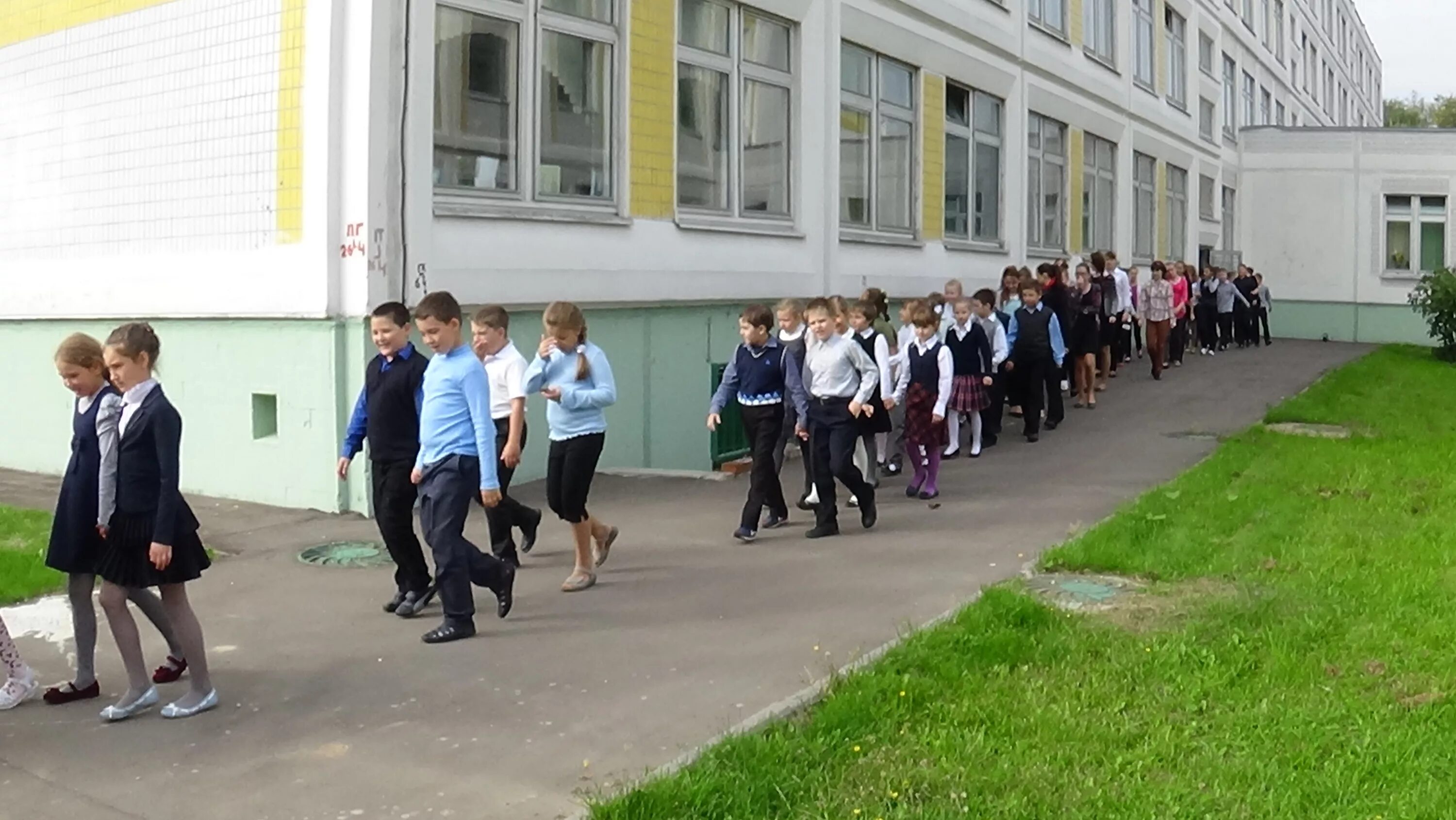 Школа 827 москва. Школа 827 северное тушино. Школа 827 корпус 1. Школа 827 корпус 2. Гбоу школа 827.