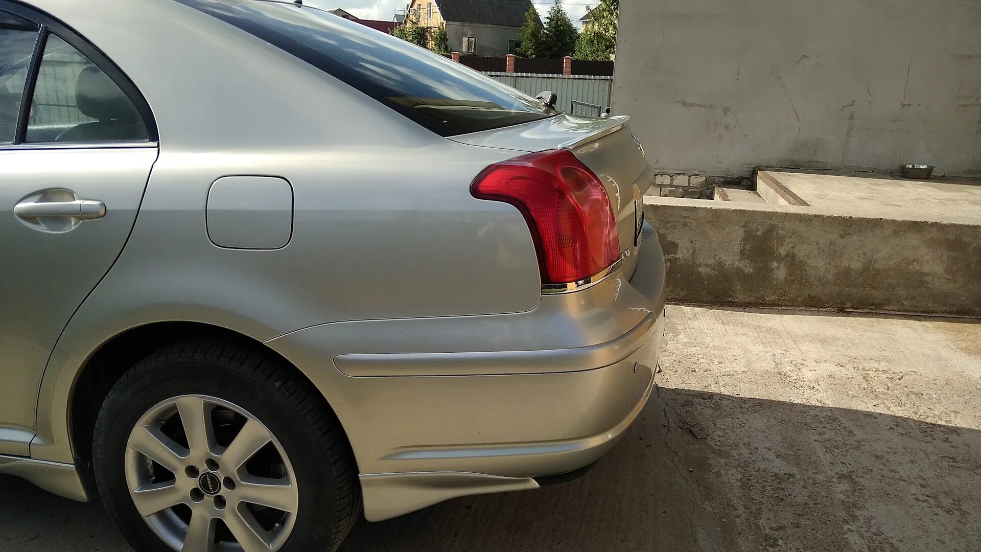 Спойлер на авенсис т250. Спойлер на авенсис т250. Спойлер тойота авенсис. Спойлер avensis t25. Лип спойлер авенсис 2.