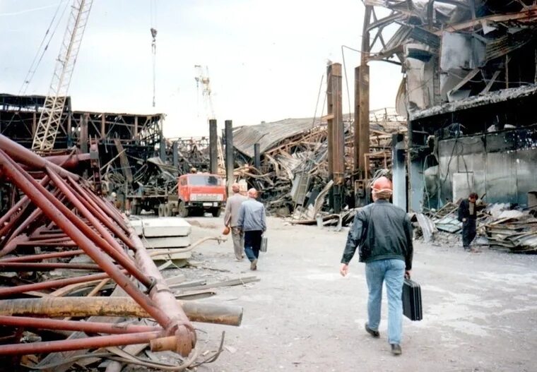 Пожар на заводе камаз 1993. Пожар завод двигателей набережные челны. Завод камаз 1993. Пожар завод двигателей набережные челны. Пожар на заводе камаз.