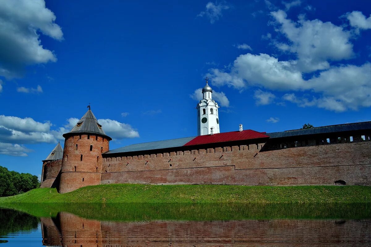 М новгород. Крепость Детинец Великий Новгород. Новгородский Кремль Детинец. Кремль Детинец в Великом Новгороде. Новгород каемись Детинец.