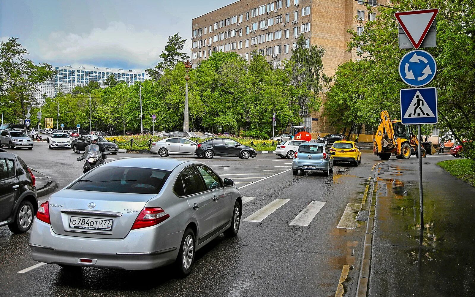 Дорожное движение в городе. Автомобиль на перекрестке. Машина ПДД. Для правил дорожного движения машины.