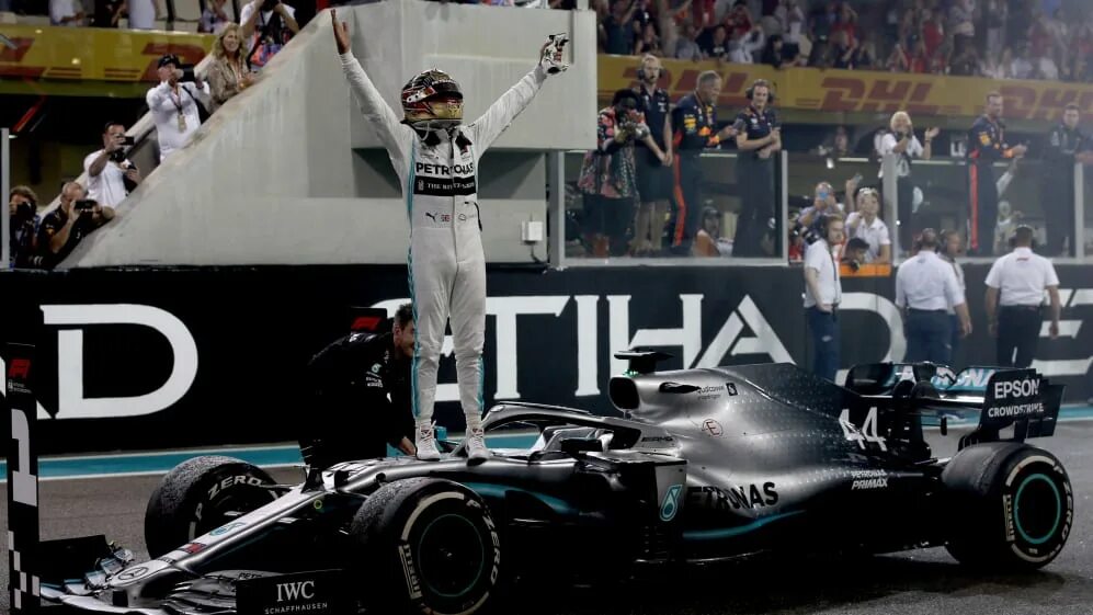 Льюис Хэмилтон формула 1 Мерседес. Lewis Hamilton f1 Mercedes. Формула 1 Льюис Хэмилтон Болид. Lewis Hamilton Mercedes 2022.