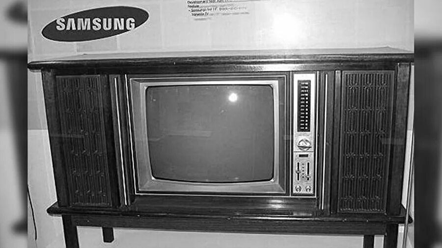 Первый телевизор самсунг 1960. Samsung p-3202. Первый телевизор самсунг 1970. Телевизор Sanyo самый первый. Телевизор samsung 1