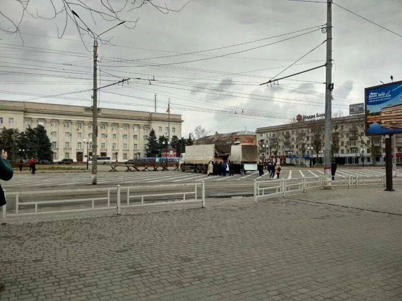 Площадь херсона в кв км. Херсон площадь свободы. херсон площадь свободы сейчас. херсон центральная площадь. херсон центральная площадь фото.