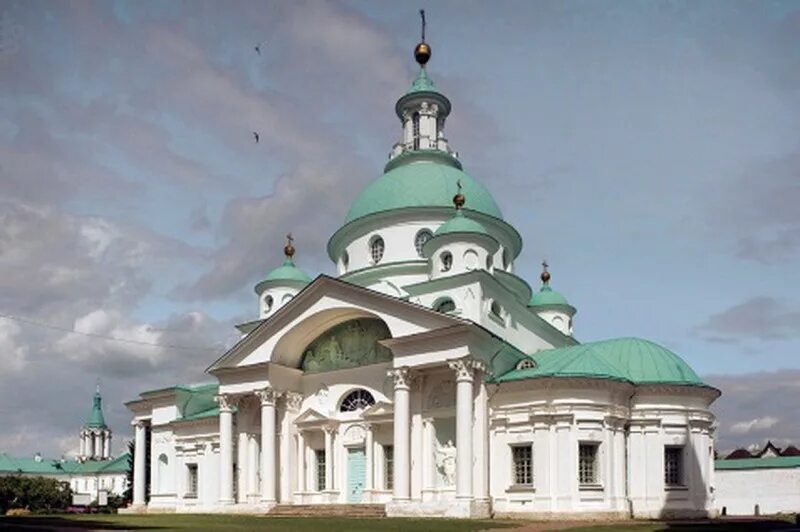 Петровский монастырь ярославль. Службы в яковлевской церкви. Преображенский собор новоспасского монастыря. Архиерейская служба монастырь. Дмитриевский собор ростов великий.