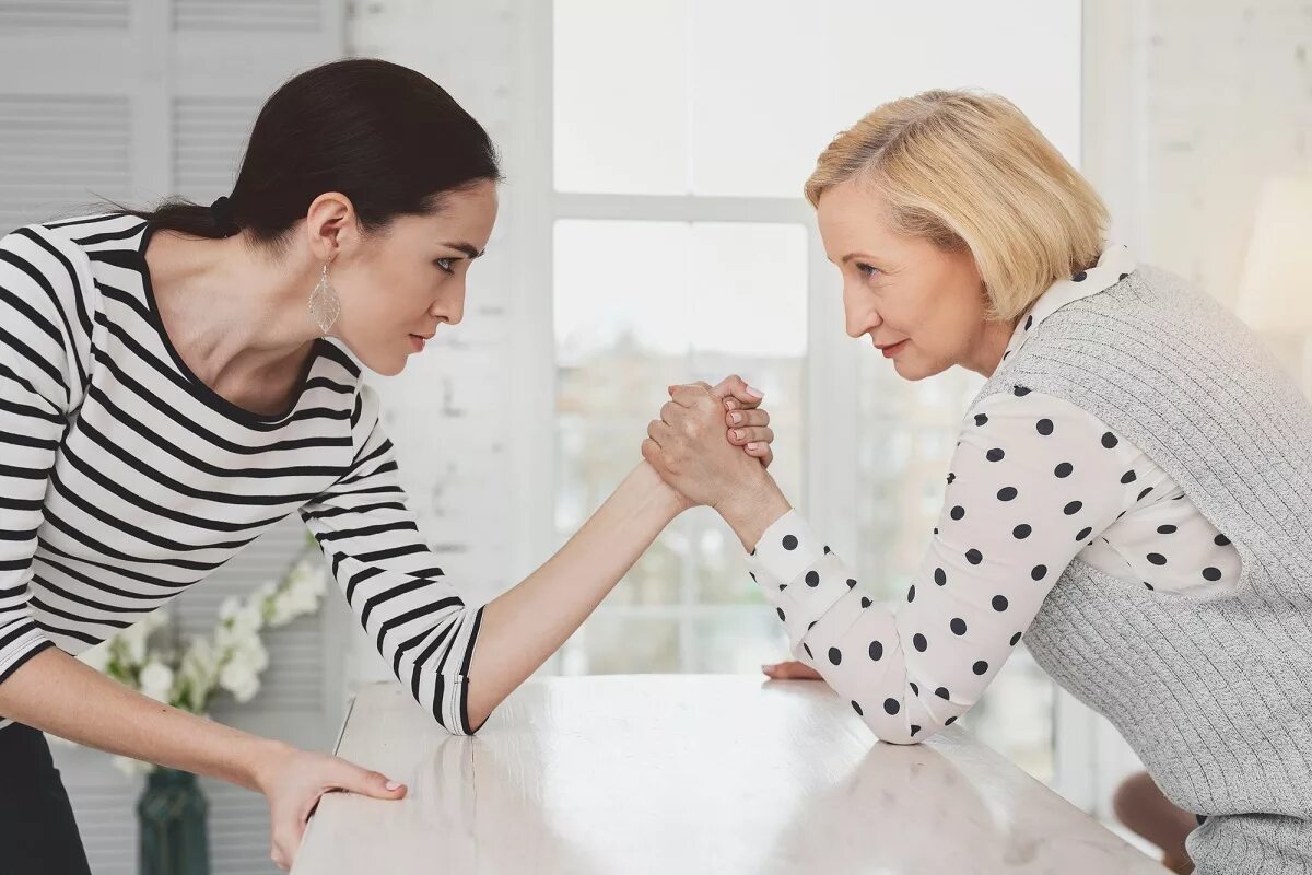 Свекровь. Свекровь и невестка. Свекровь конфликт. Отношения со свекровью. Family battle