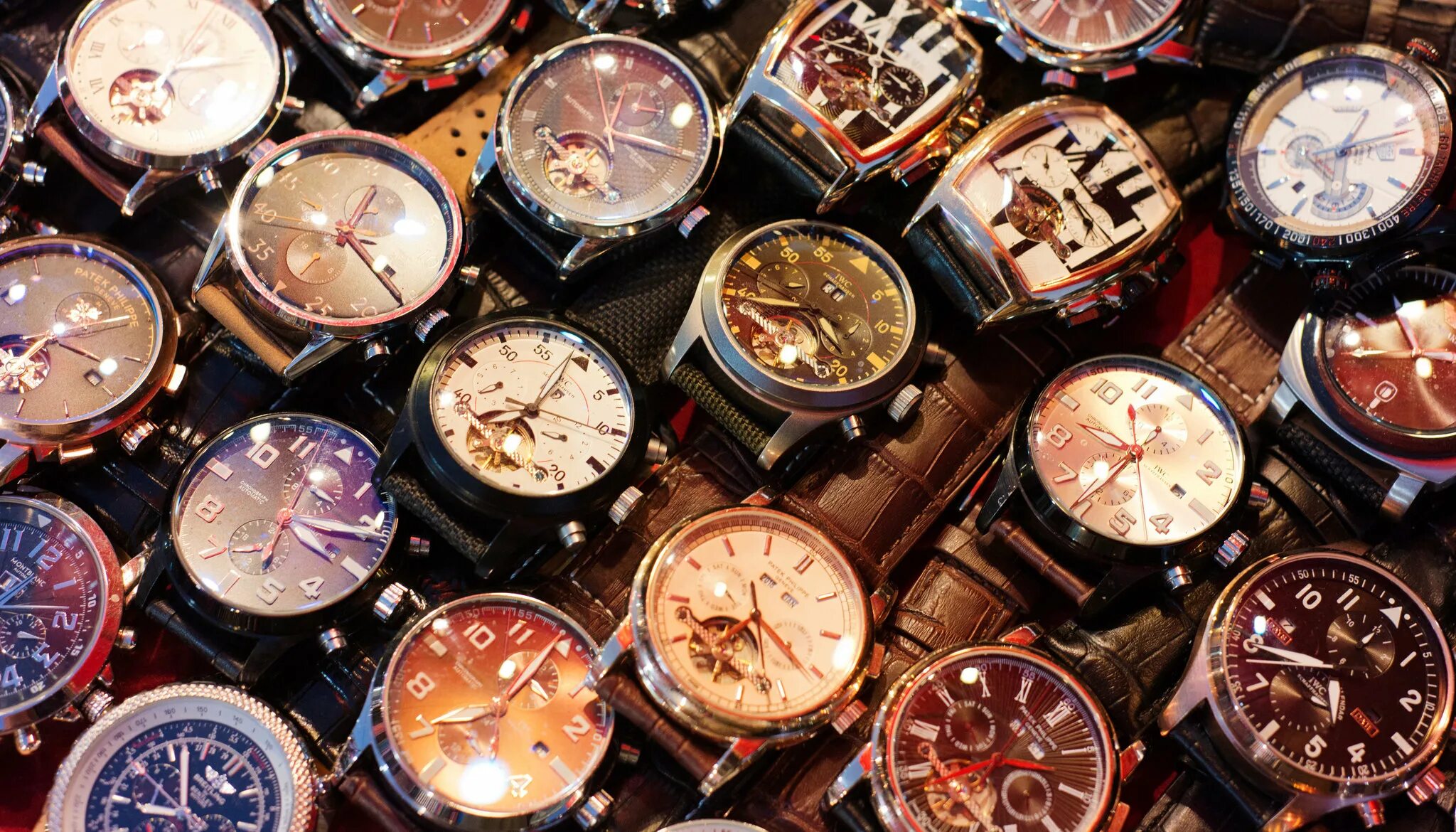 Famous watches. Watch brands. Часы оптом. Картинка куча китайских поддельных часов. Watches sale.