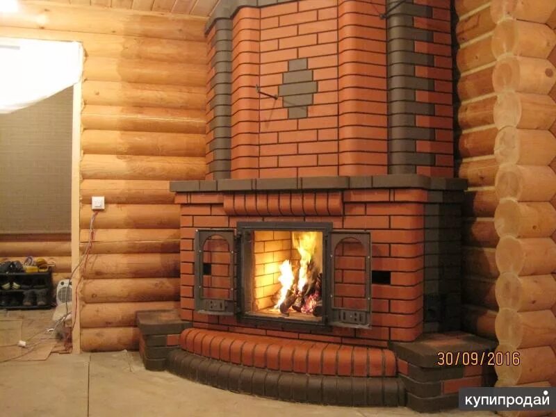 Печи камины из кирпича для загородного. Каминопечь угловая кирпичная. камин из кирпича. угловая печь из кирпича. угловой камин на дровах.