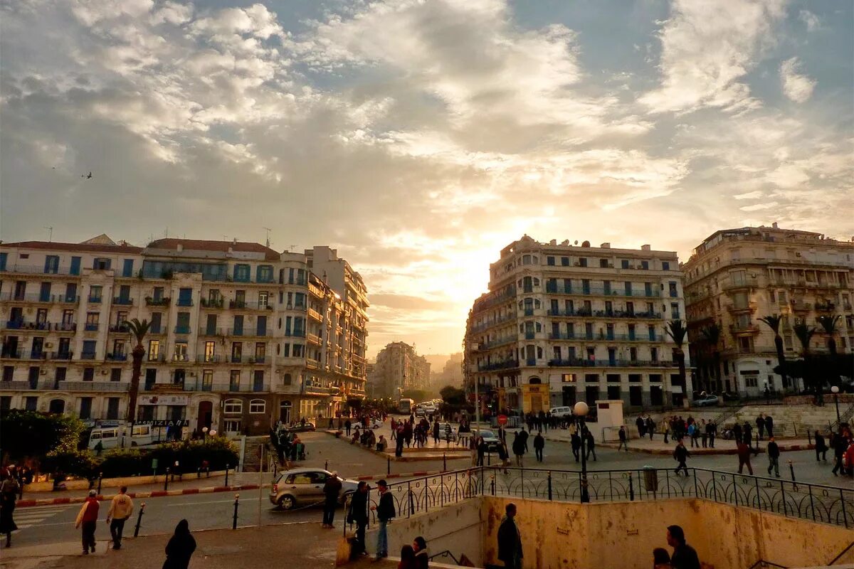 Площадь государства алжир. Algiers город. столица алжира. центр алжира. алжир фото города.