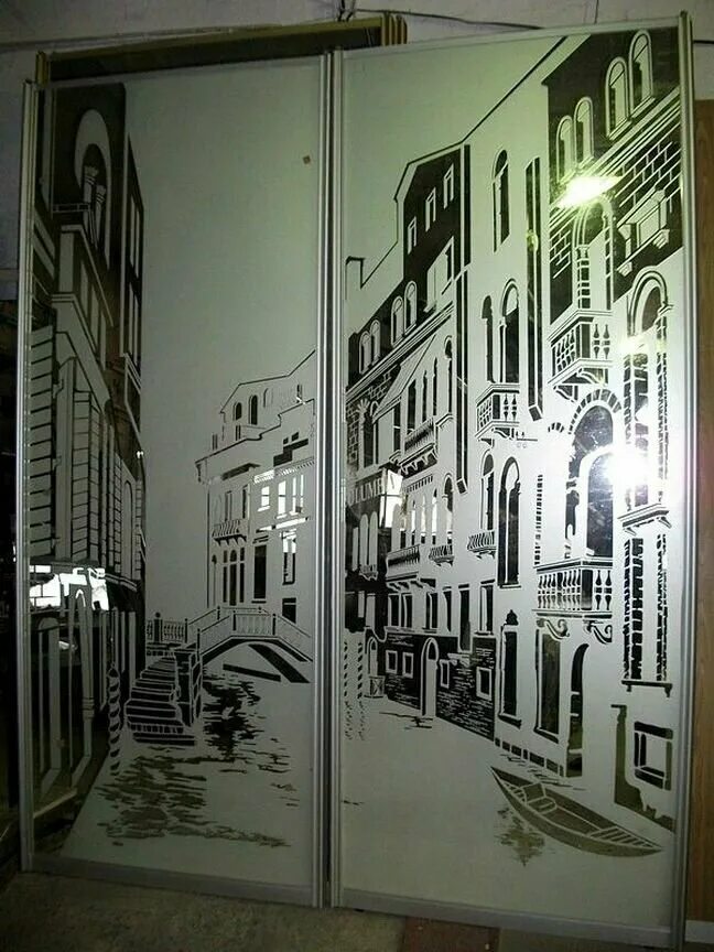Шкаф картина. Шкаф с рисунком на дверях. Пескоструйные города. Шкаф картина. Пескоструйный рисунок город.