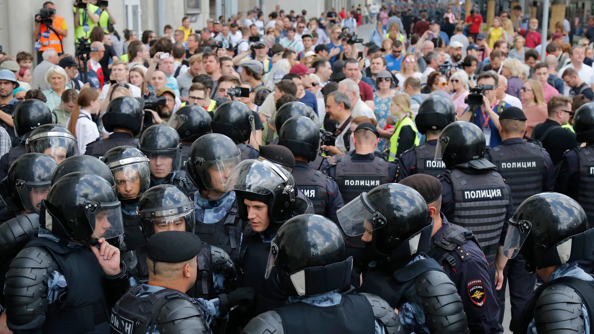 Митинг 27 июля 2019 в Москве. Массовые протесты в России. Массовые беспорядки полиция.