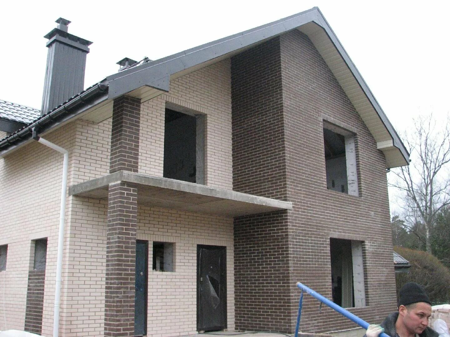 Отделка дома из газобетона. Облицовка дома из газобетона снаружи. Облицовка стен кирпичом. Газобетон и облицовочный кирпич. Дом из пеноблоков облицованный.