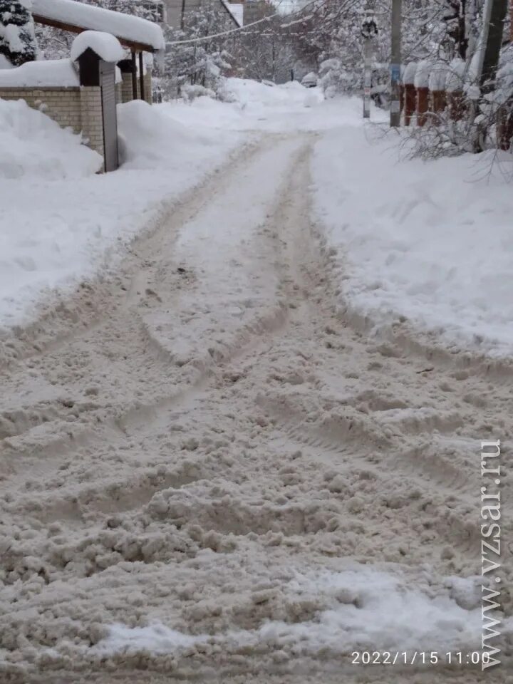 Ничего не чищено. Дороги не чищены. Нечищенная дорога. Зима и нечищенная дорога. Нечищенные дороги.