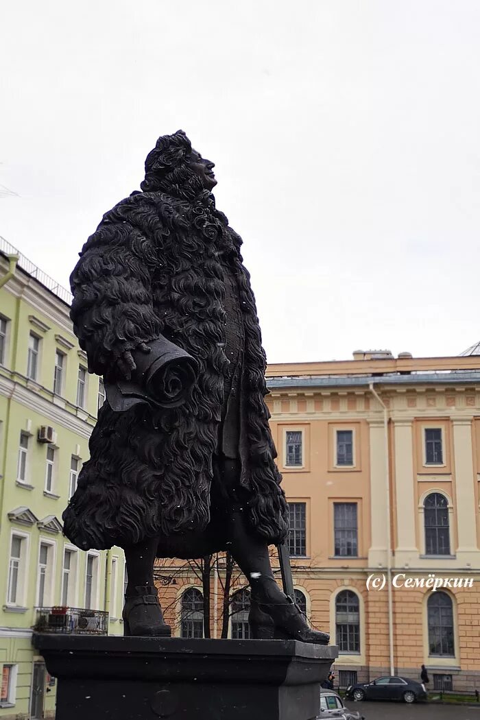 Д трезини какой памятник. Памятник Трезини в Санкт-Петербурге. Памятник Трезини в СПБ. Питер памятникархитектору Трезин. Доменико Трезини памятник в Петербурге.