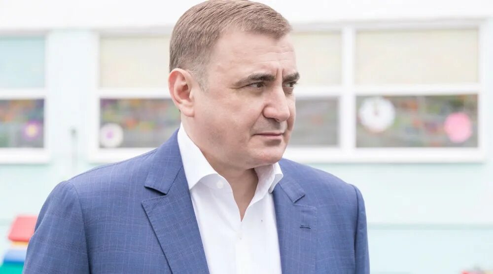 Дюмин лично передал ключи от новых машин тульским сотрудникам Госавтоинспекции Т