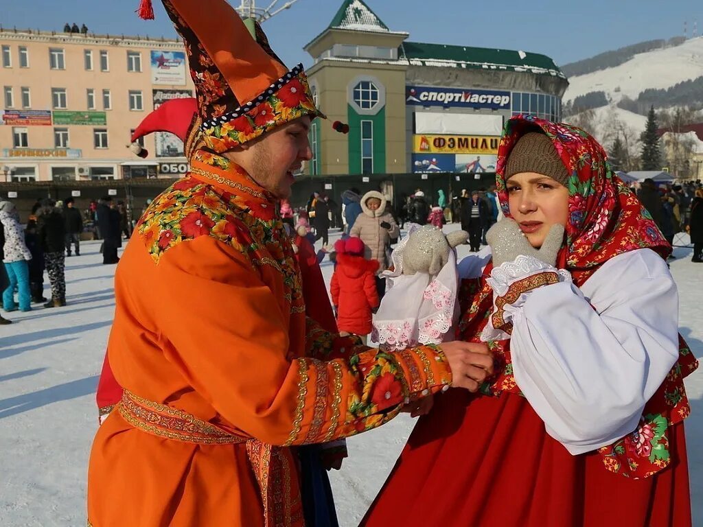 Весело отметили масленицу. Тбилиси Масленица празднование. Маслени ц2а Кост юм. Когда Масленица в Горно Алтайске.