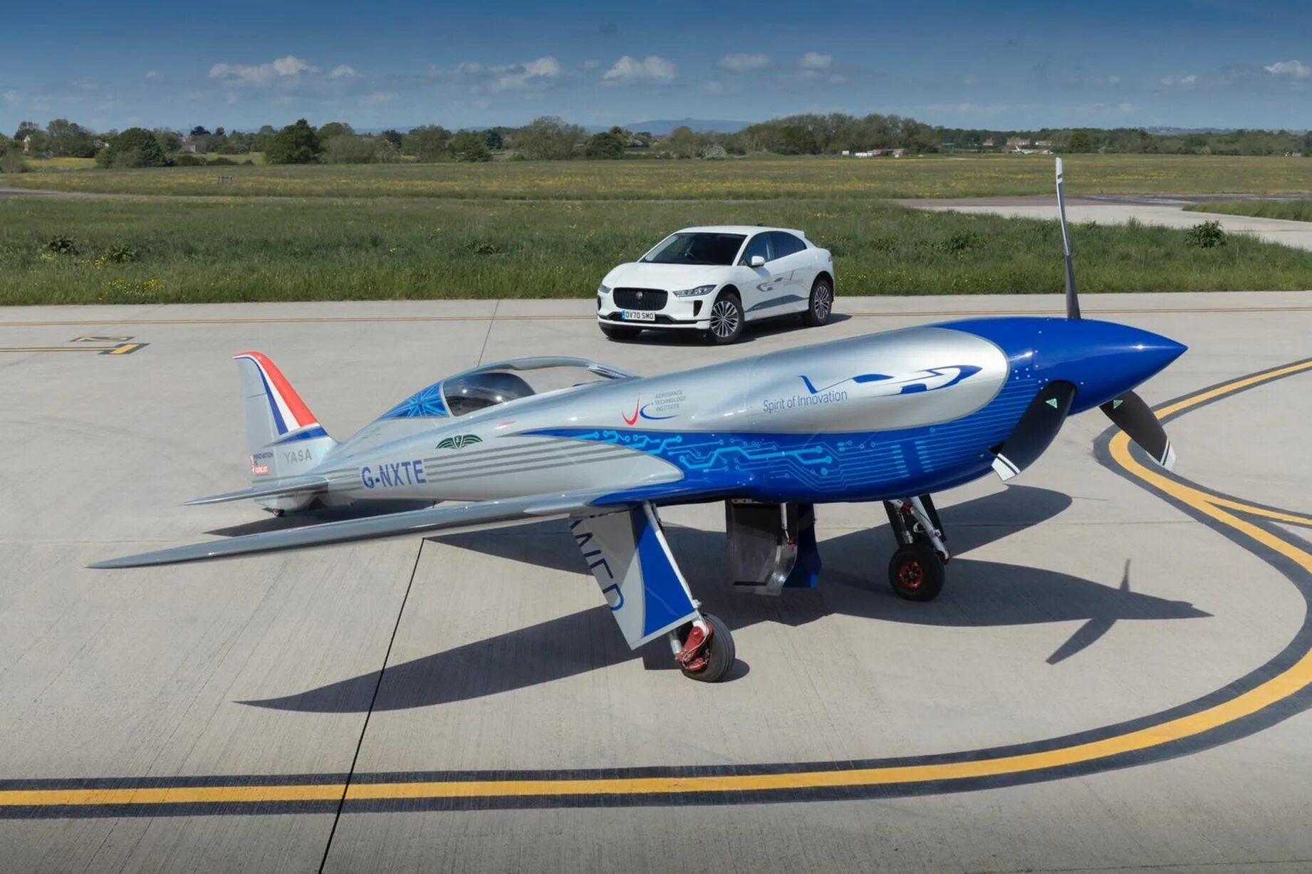 Рекорд скорости полета. Электрический самолет роллс ройс. rolls royce электросамолет. spirit of innovation самолет. рекорд скорости самолета.