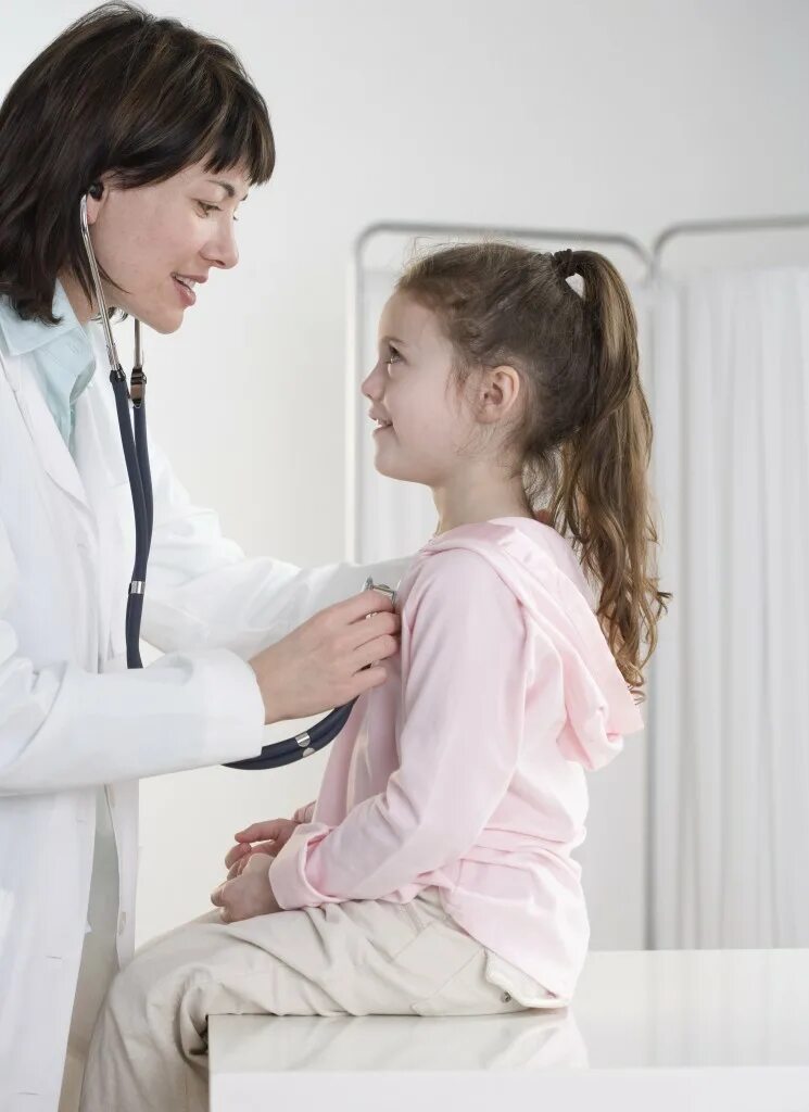 Врач осматривает ребенка. Girl medical exam. Ретро медосмотр девочек. Медосмотр девочки 10 лет. Ретро медосмотр девочек.