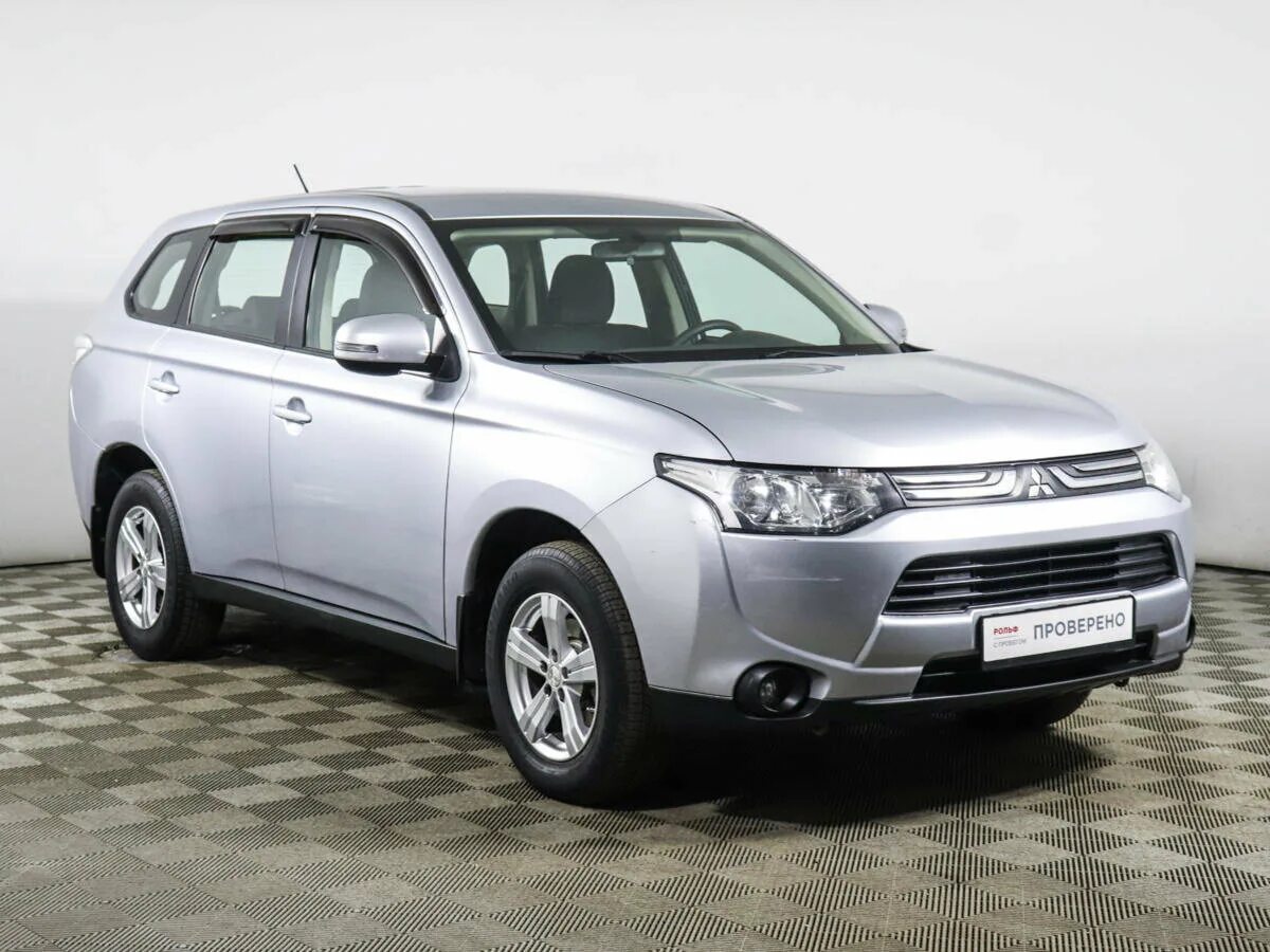 Митсубиси аутлендер какие поколения. Mitsubishi Outlander 2012. Mitsubishi Outlander III 2012. Mitsubishi Outlander III (2012-2015). Аутлендер 2 поколения.