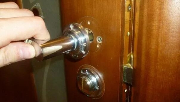 Как разобрать дверную защелку Неактивно