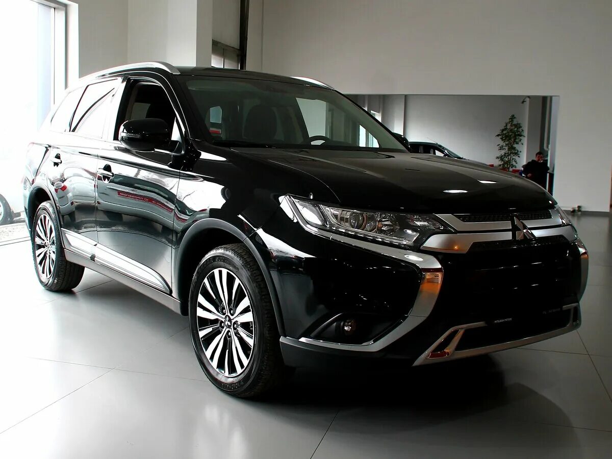 Купить митсубиси аутлендер 2019. Mitsubishi Outlander III Рестайлинг 2. Mitsubishi Outlander III Рестайлинг. Mitsubishi Outlander 3 Рестайлинг 3. Mitsubishi Outlander 2019 черный.