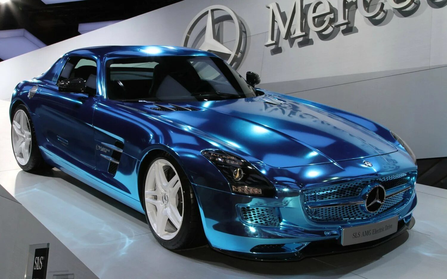 Дорогой мерс. Blue Mercedes Benz SLS AMG. SLS AMG Electric. Самая дорогая машина Мерседес Бенц. Mercedes-Benz AMG самый дорогой.