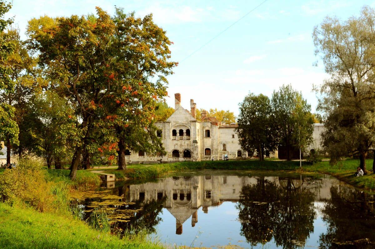 Пушкин город в мае. Город пушкино царское село. Музей-усадьба михайловское псковская область. Царское село лабиринт. Екатерининский парк царского села.