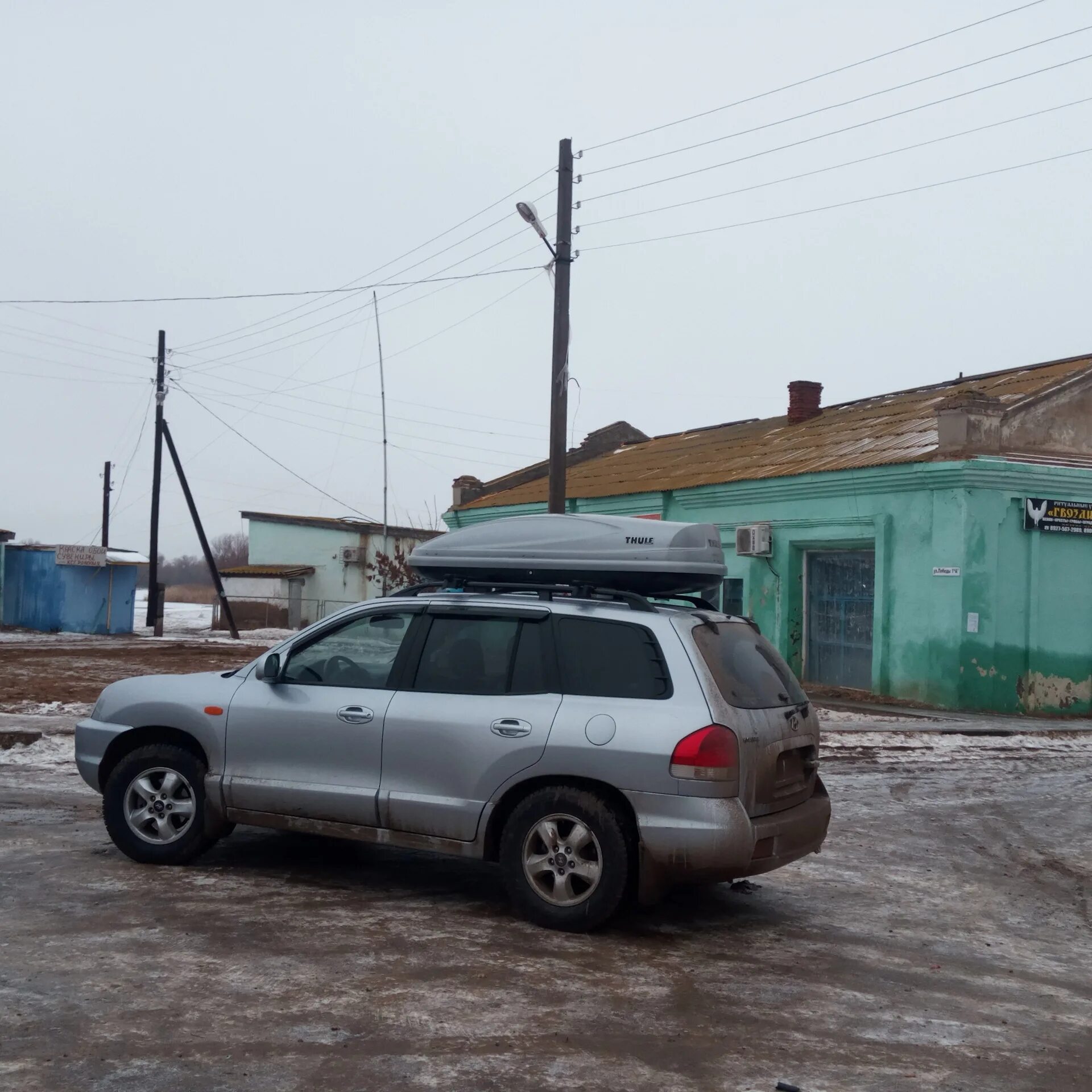 Багажник на крышу хендай санта фе. Автобокс на крышу для санта фе 2. Автобокс на санта фе 2. Багажник thule santa fe. Santa fe 3 багажник.