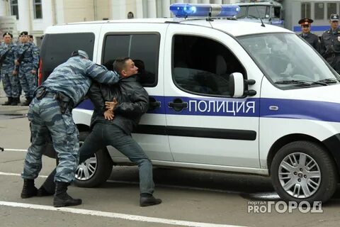 Полиция арестует преступник