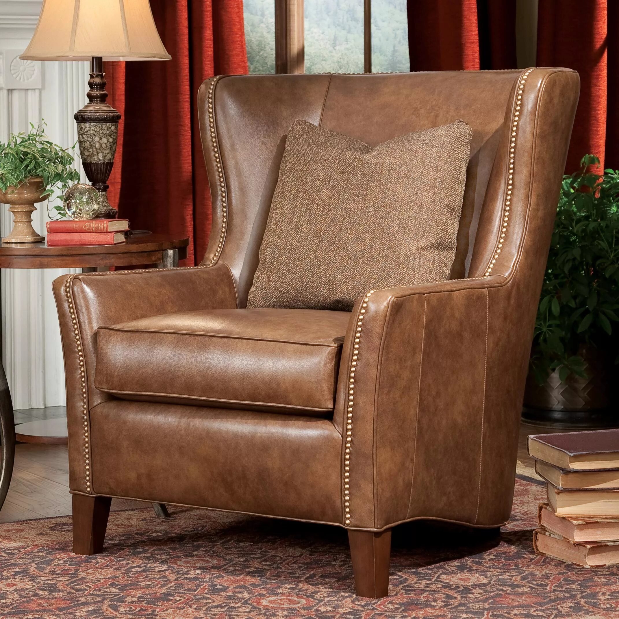 Удлиненное кресло. Кресло Wingback Chair. Кресло с большими подлокотниками. Кресло мягкое с ящиком. Кресло крупным планом.