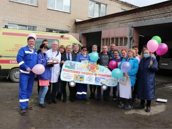 Больница скорой помощи 3 челябинск фото. Станция скорой помощи. Стационар 74. Автомобиль скорой помощи. Станция смп.