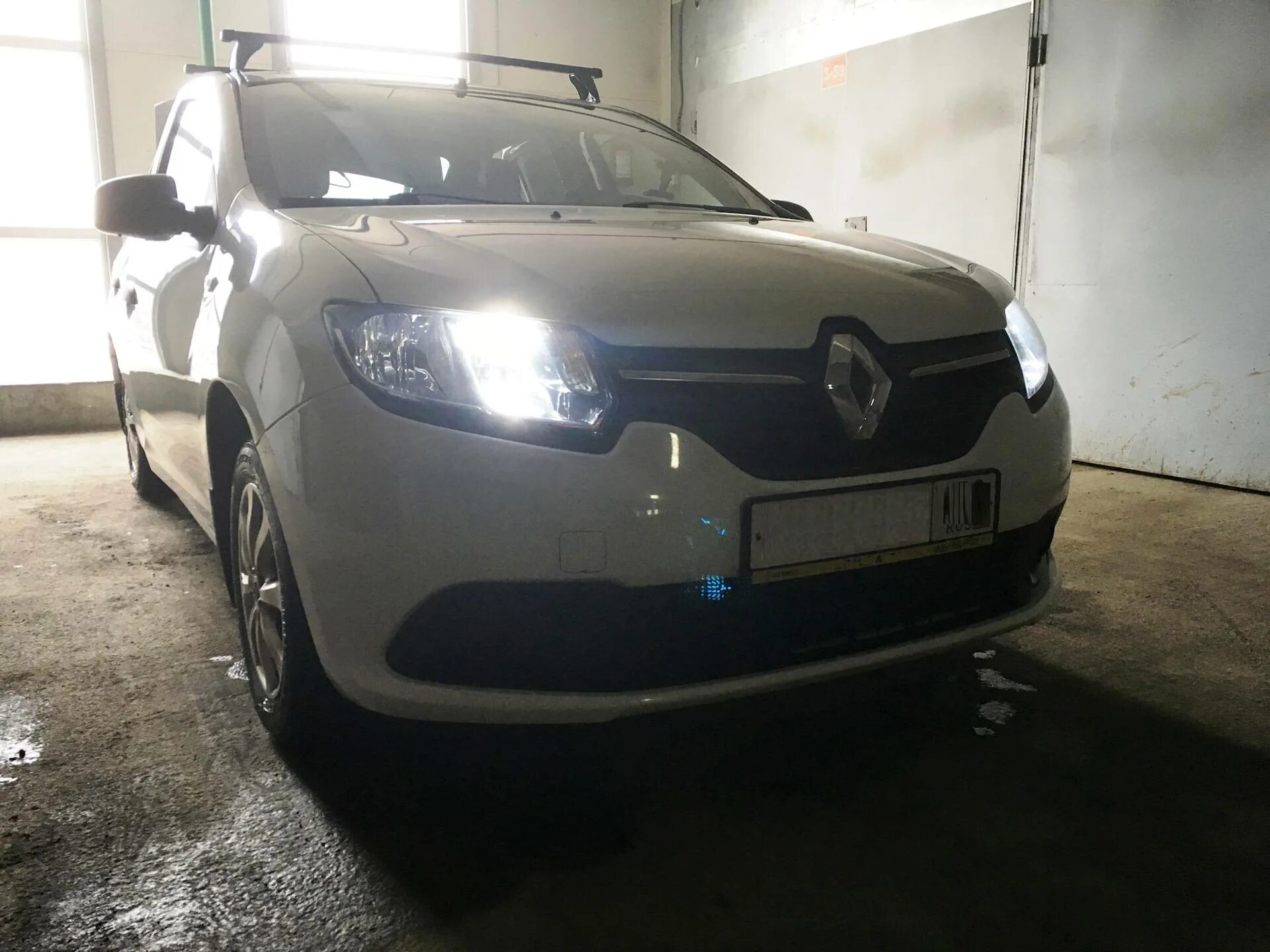 Рено логан 2 лампы в фарах. Renault logan 2 дхо. renault logan 2 led. ходовые огни рено логан 2. renault logan 2 ходовые огни.