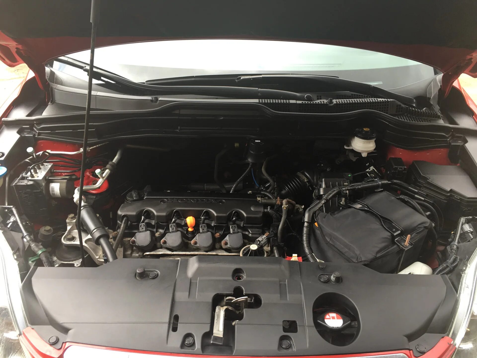 Фотографии подкапотного пространства