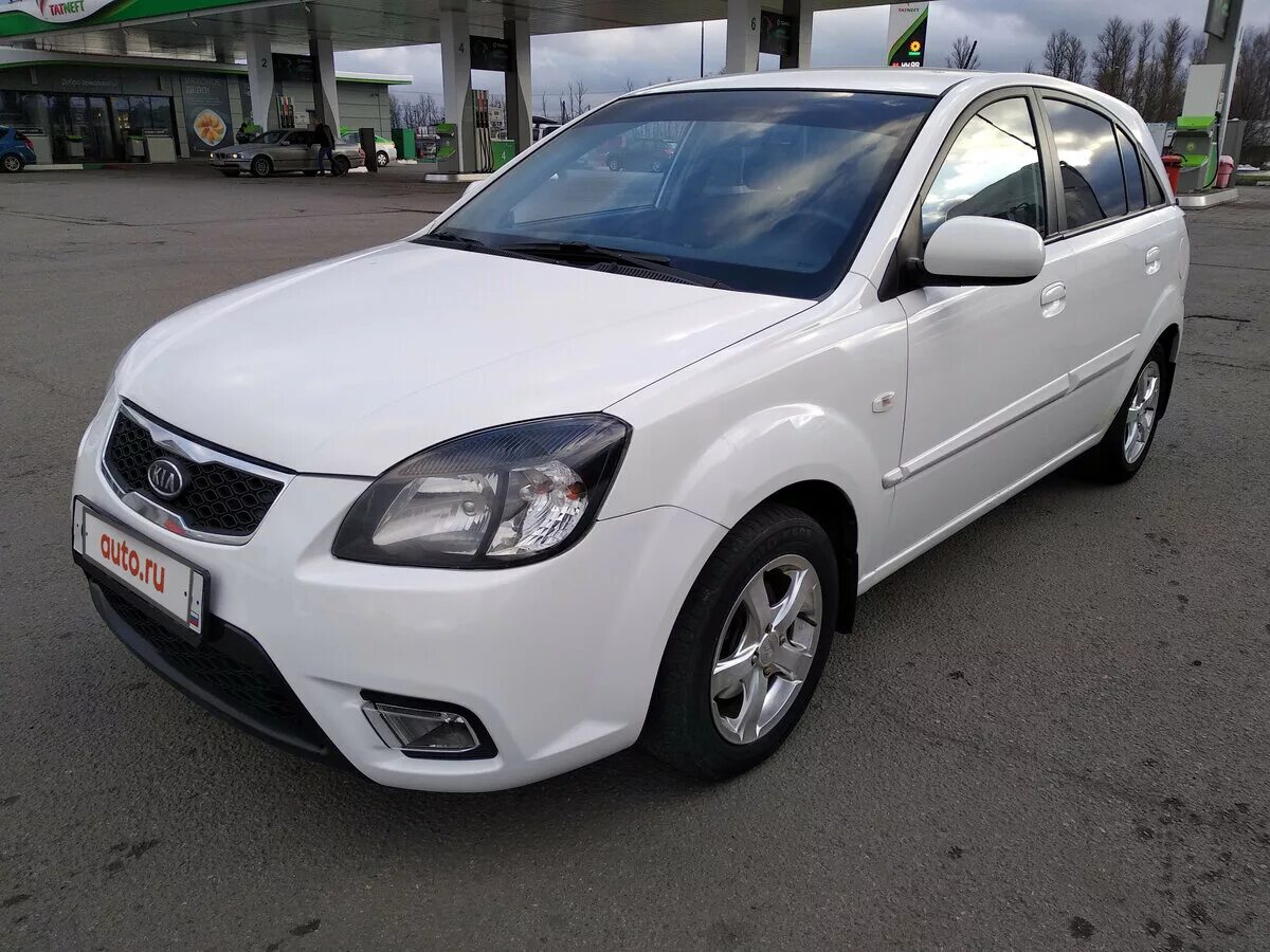 Купить рио 2011. Белая Kia Rio 2011. Киа Рио 2011 белая. Киа Рио 2011 хэтчбек белая. Kia Rio White 2011.