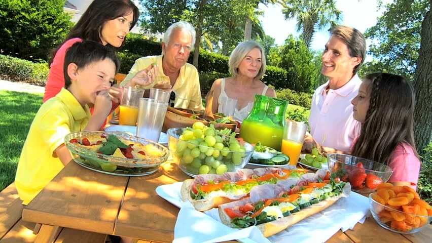Многообразие людей. Пикник много людей картинка. Go lunch outdoors. Camp food. Canteen at school.