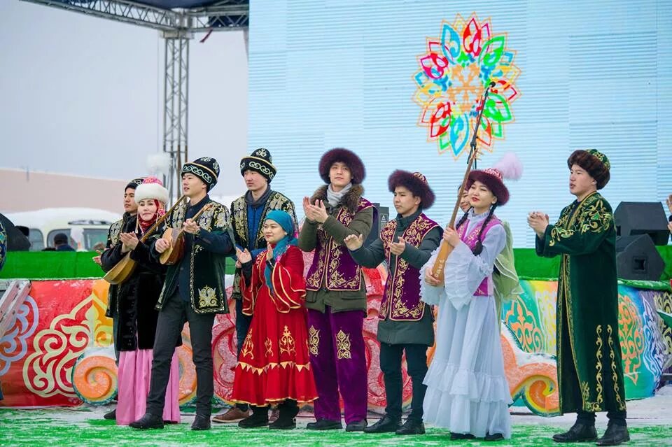 Наурыз в 2025 году какого числа. 22 наурыз. науруз хан. панно науруз. казахская шапка женская науруз.