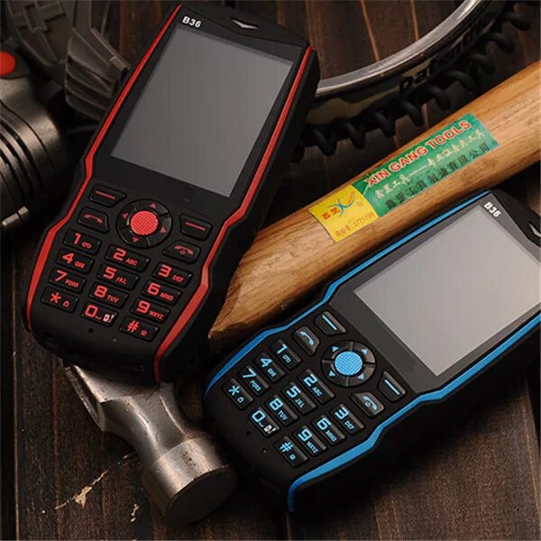 Толстый телефон. Admet 5800. Мобильный телефон с большим аккумулятором. Телефон с двумя фонариками и мощной батареей. Телефон с фонариком и мощной батареей.