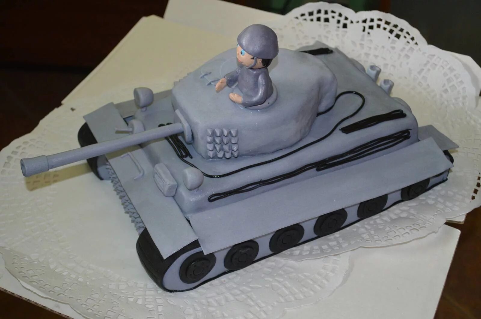 Танк т-34 из мастики. Торт танк тигр 2. Торт танк. Торт танк кремовый.