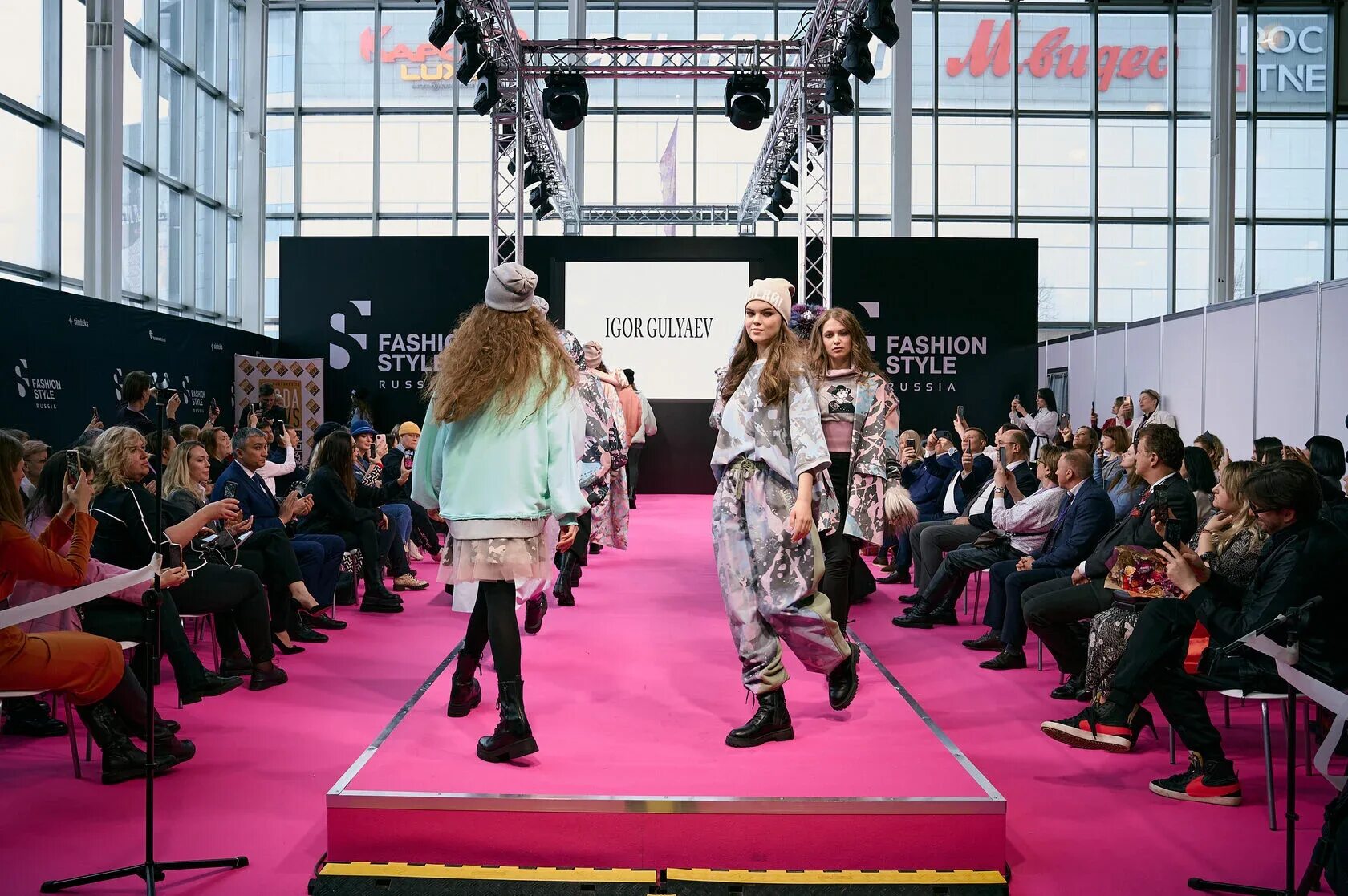 Fashion Style Russia выставка. Мода подиум 2023. Фэшн стайл Россия выставка.