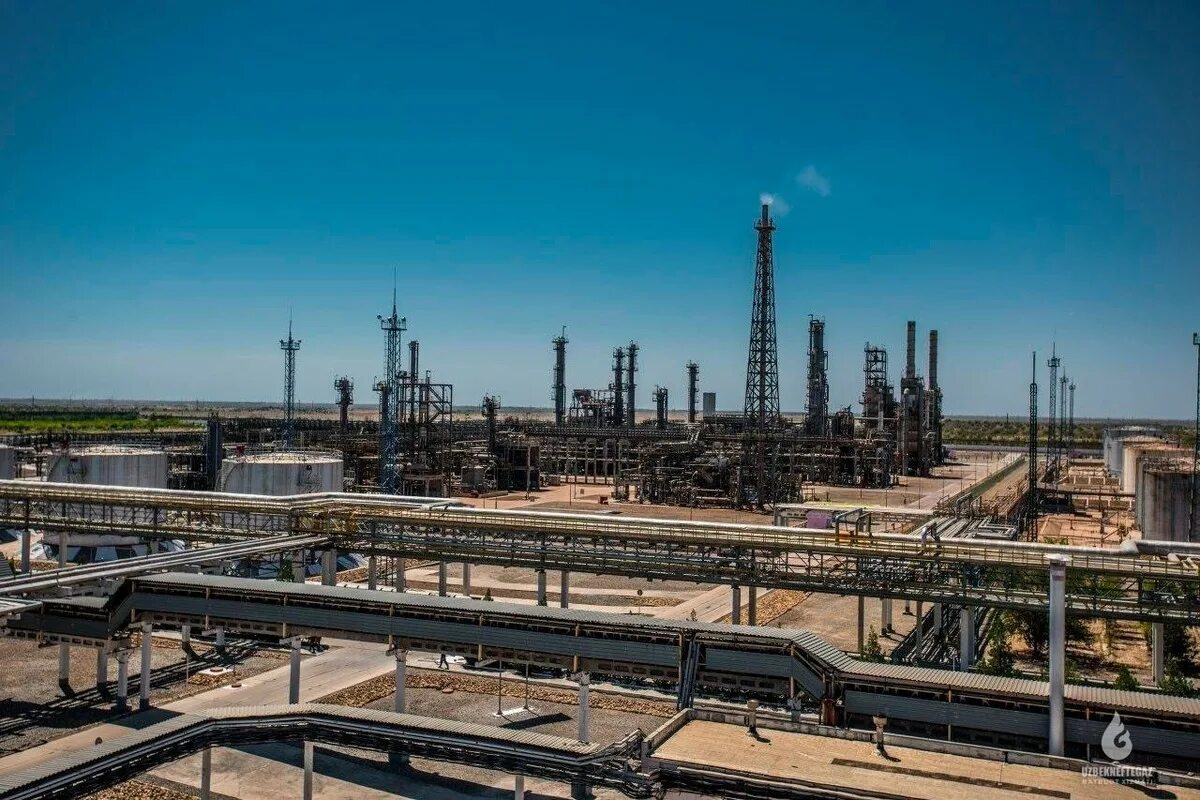 Ферганский нпз санег. Нпз узбекистана. Нефтеперерабатывающий завод в фергане. Нефтеперегонный завод киргили узбекистан. Нпз ночью узбекистан.