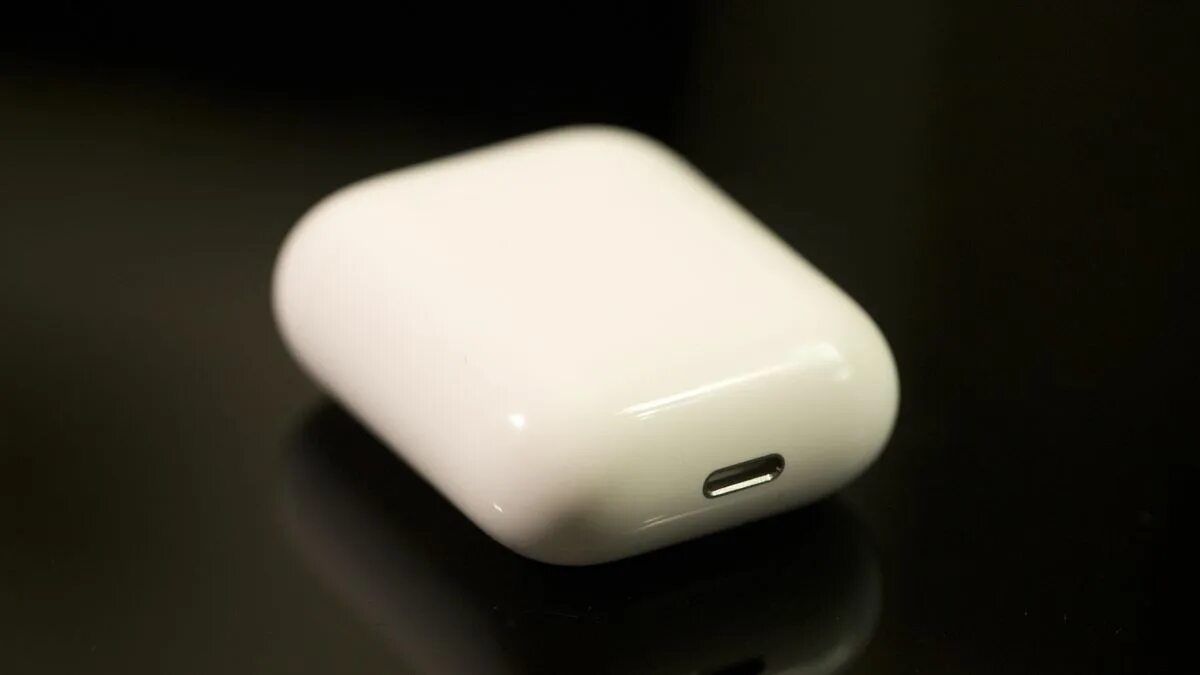 Apple airpods 2 case. Apple airpods 2. зарядка для аирподс. аирподсы на зарядке. зарядное устройство для airpods.