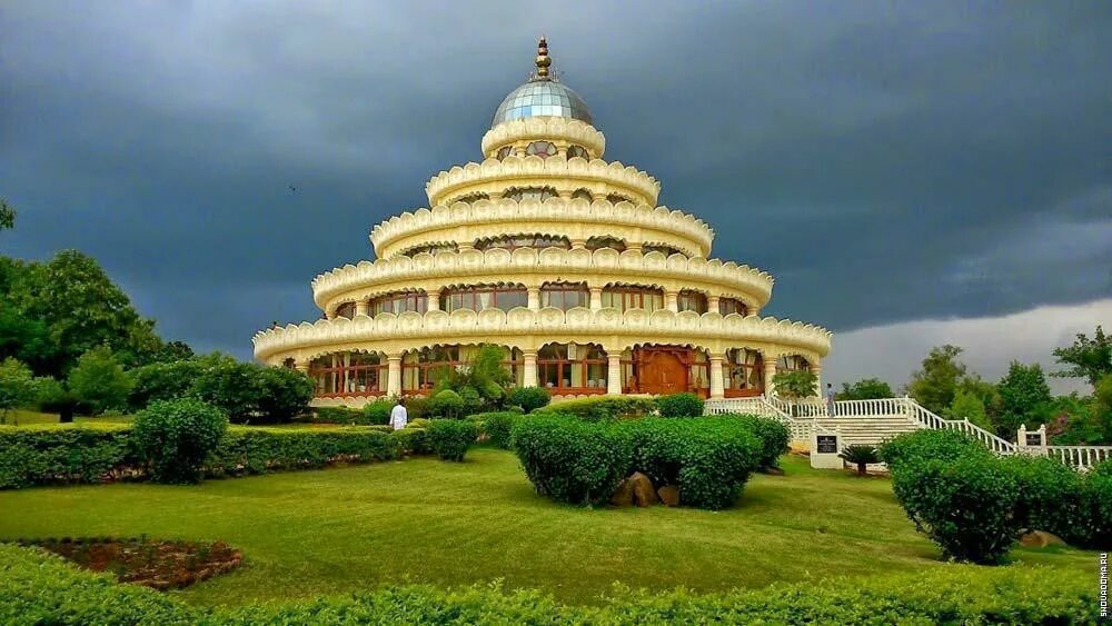 Бангалор индия ашрам. Индия древний ашрам. Ашрам это. Аарти индия церемония. Ашрам это.