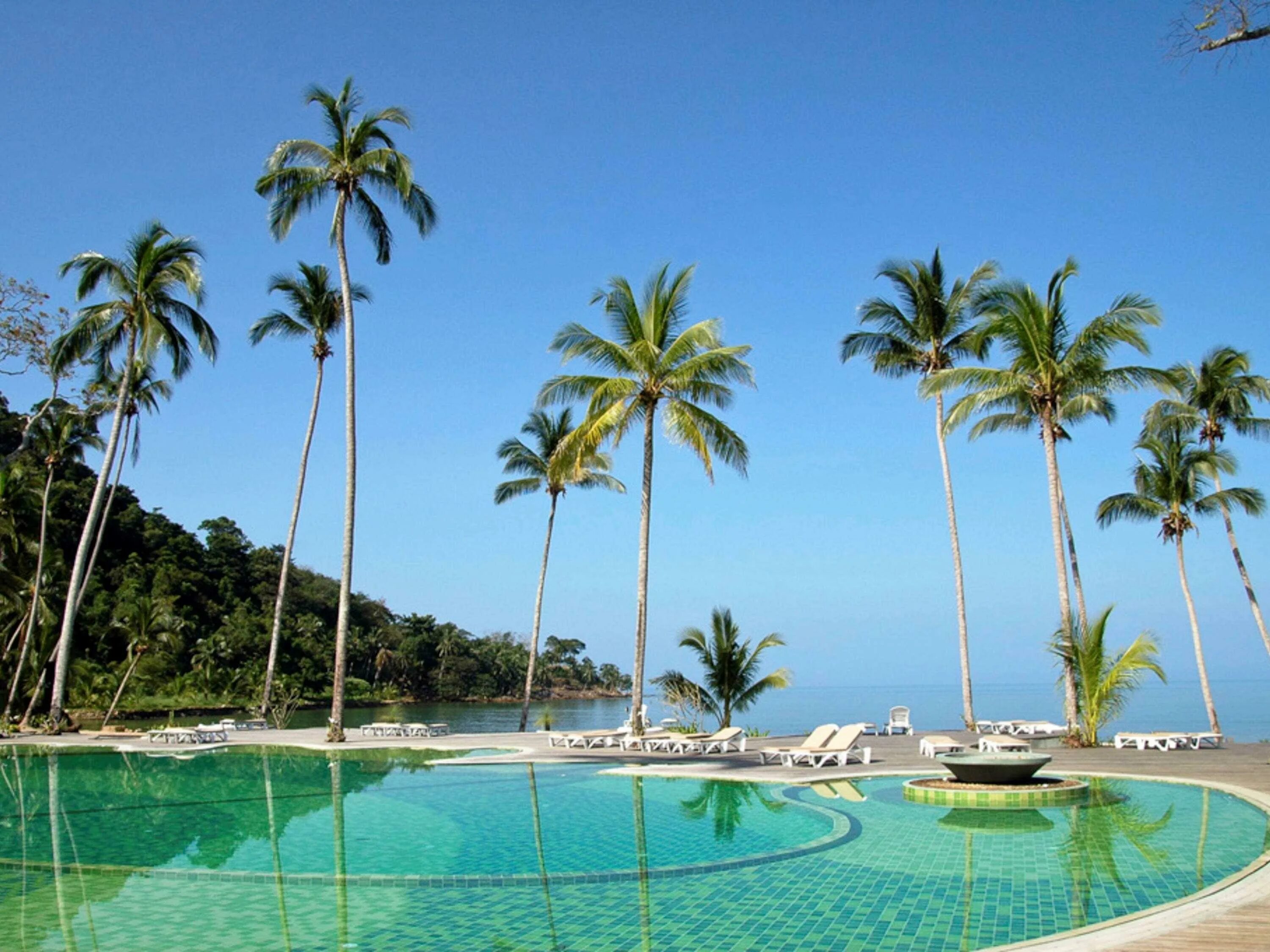 Как переводится чанг. Mercure Koh Chang Hideaway 4. Ко Чанг Таиланд. Остров ко Чанг отели. Таиланд ко Чанг отели.