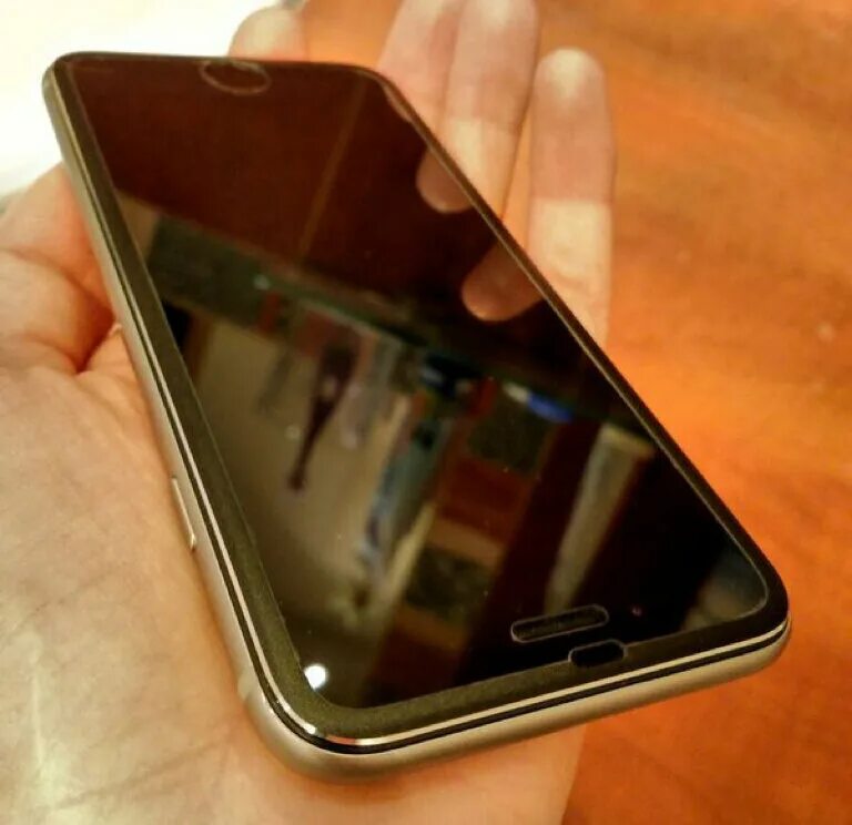 Защитное стекло для ipad 10. Снятие защитного стекла. Как понять есть ли на телефоне защитное стекло. Разбилось защитное стекло на смартфоне. Стекло на iphone 12 pro max.