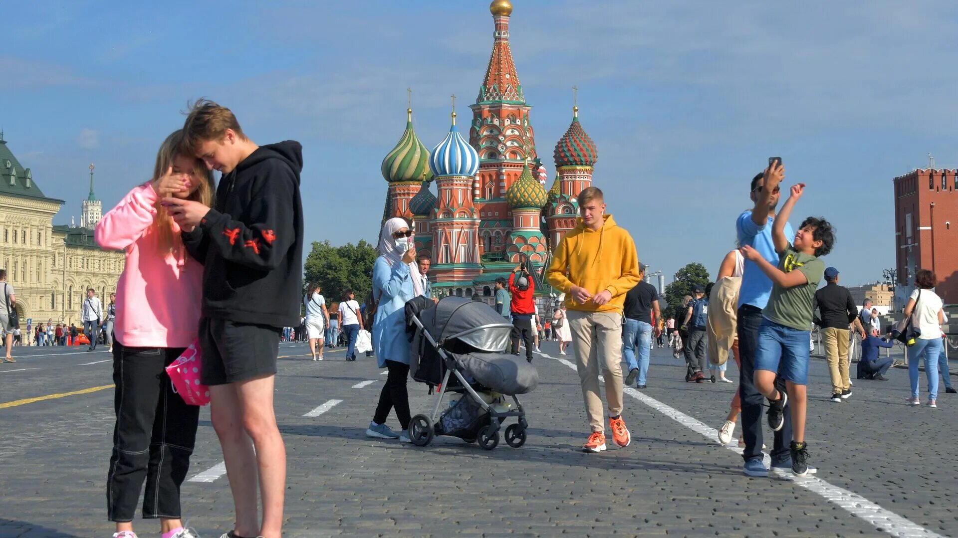 Почти всех иностранцев приезжающих в нашу страну