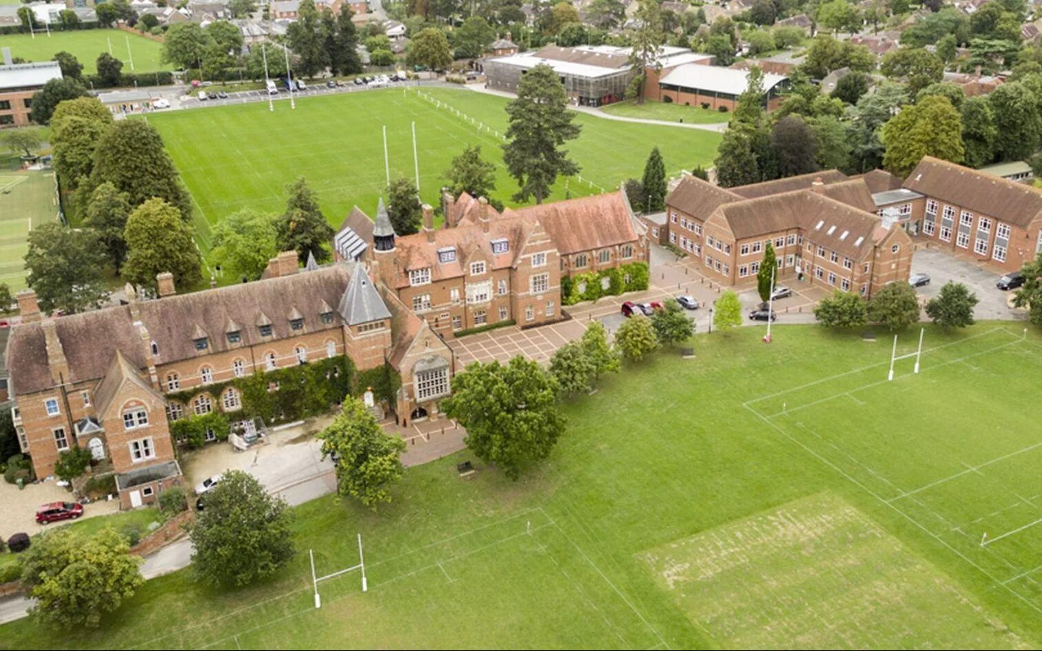 Born school. Абингдон (Англия). Abingdon House School. Руквудская школа в Англии. Элитная частная школа Пансион Хэрроу Англии.