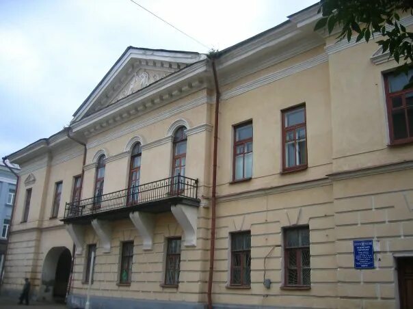 Лавриновский особняк псков свадьба. Дом брылкина губернский почтамт. Дворец лавриновского псков. Загс псков детская. Дворец псков.