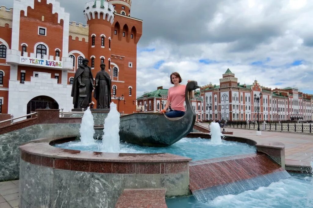 Йошкар ола достопримечательности экскурсии. Йошкар-Ола достопримечательнос. Йошкар-Ола Патриаршая площадь. Патриарше площадь Йошкар Ола. Туристы Йошкар-Ола.