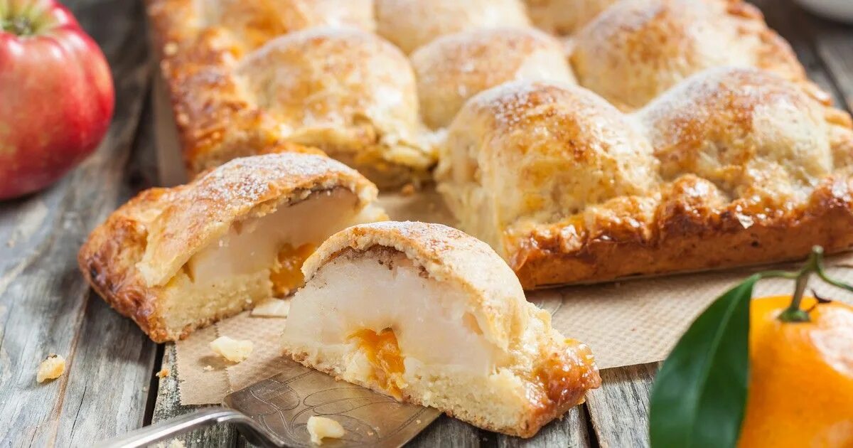 Творог яблоки выпечка рецепты. Пирог из творожного теста с яблоками. выпечка с творогом и яблоками.