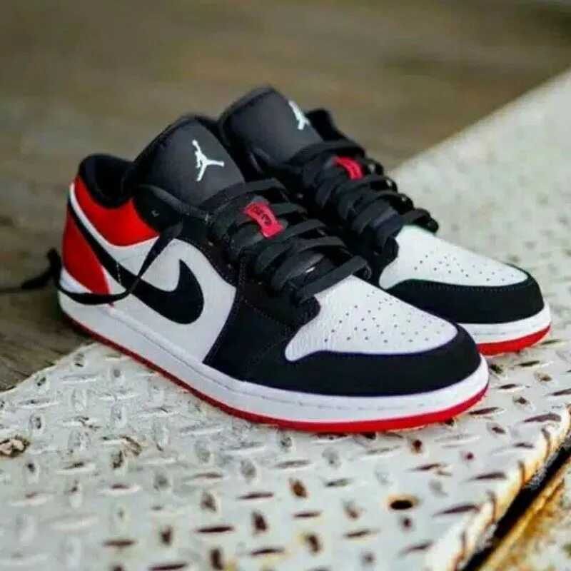 Джорданы 1 черные. Nike Air Jordan 1 Low Black Toe. Nike Air Jordan 1 Low черные. Nike Air Jordan 1 Low Black. Nike Jordan 1 Low.